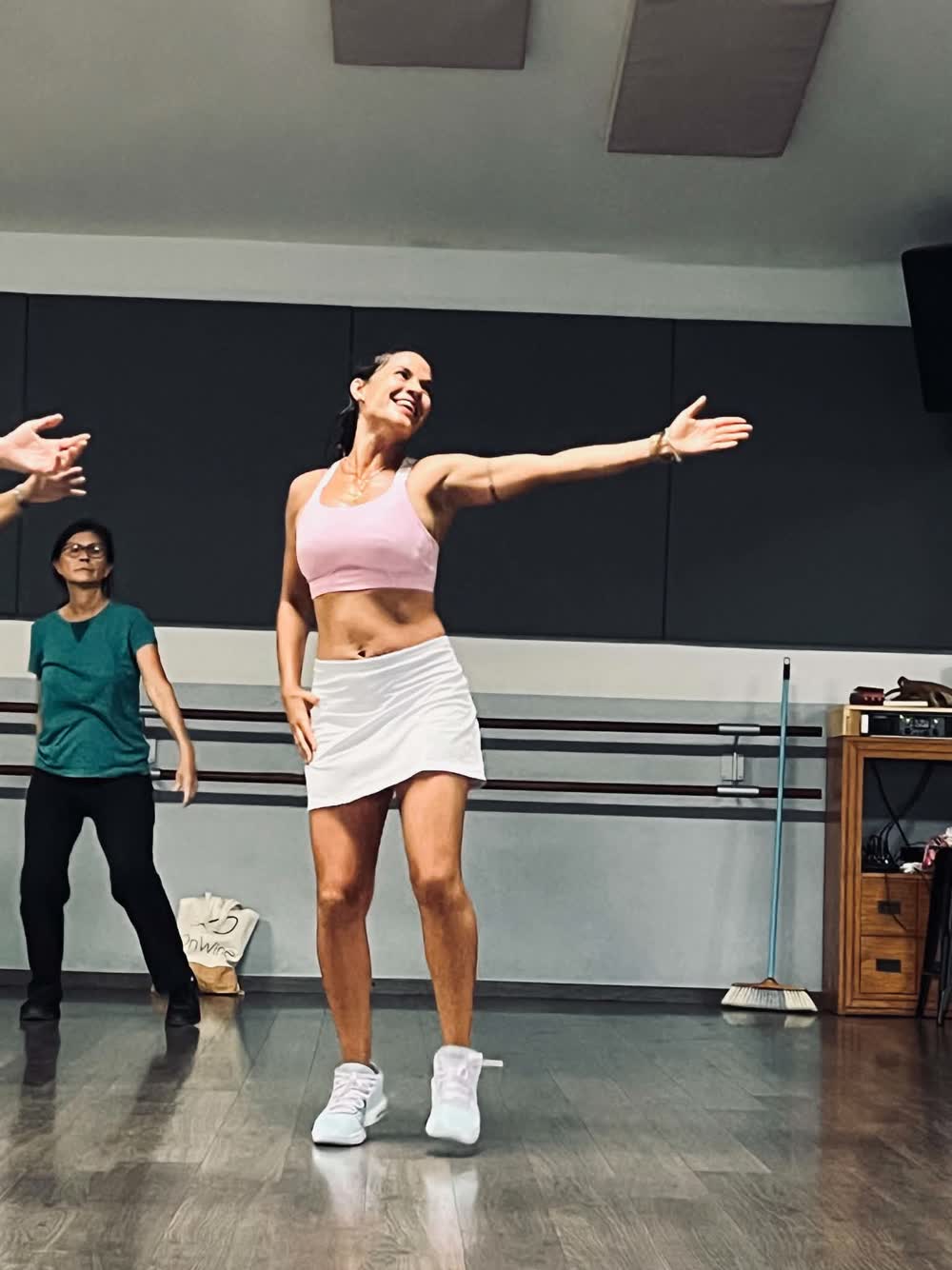 Albane, coach Poppy Move, pendant un cours au Centre Vanessa Roche à Faa'a